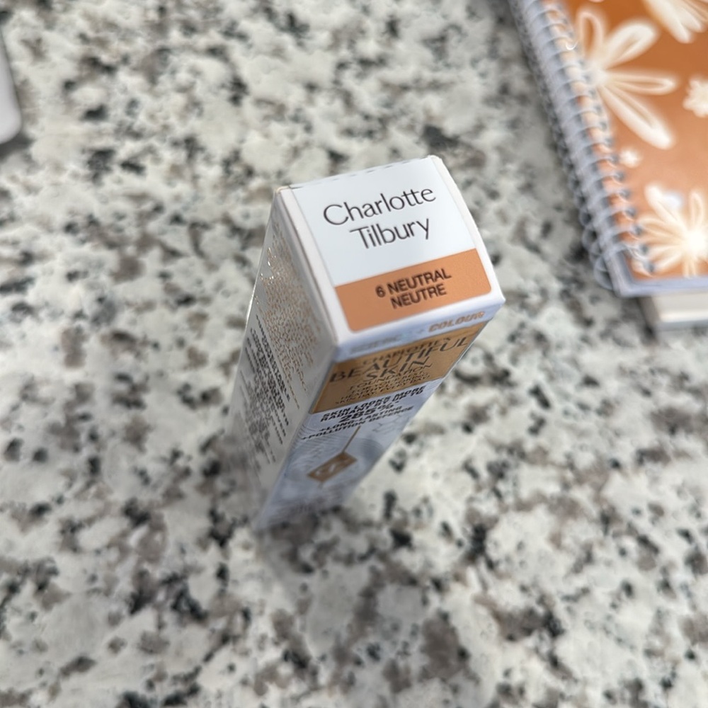Charlotte Tilbury Beautiful Skin Foundation 6N - Picture 5 of 6
